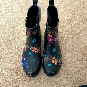 Brand New Hisea Women Rain Boots Garden Waterproof Floral Garden Shoes Size 6